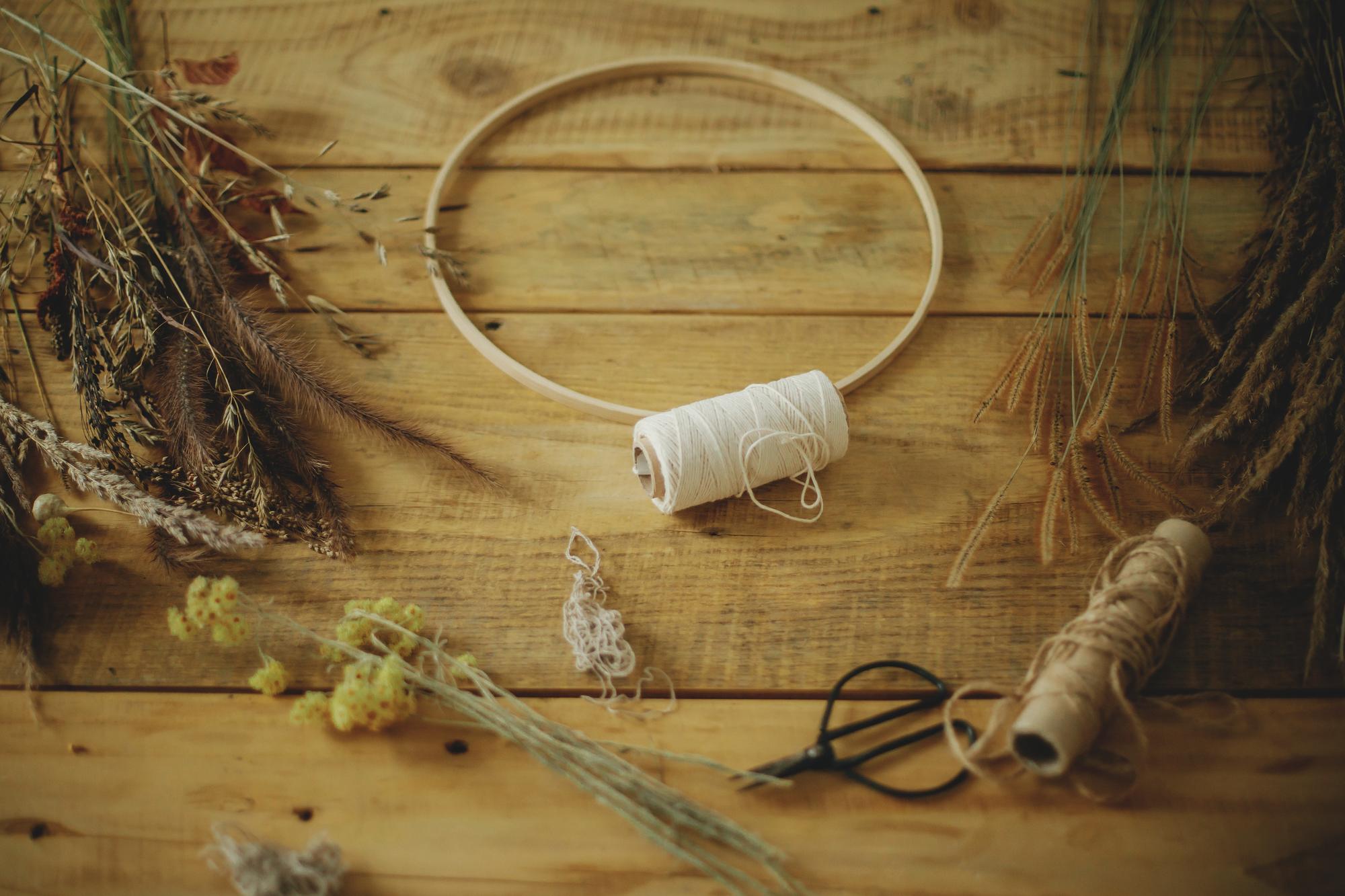 Workshop table with threads and an embroidery hoop